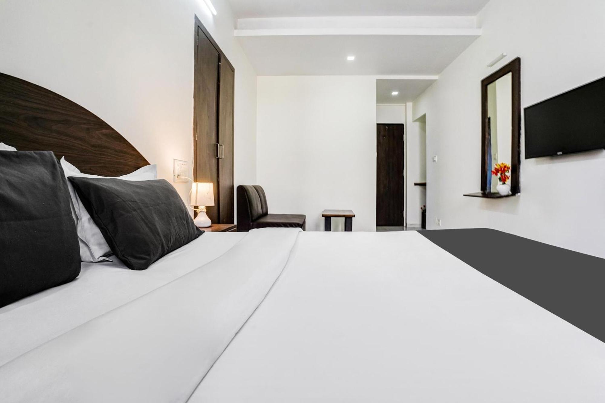 Super Hotel O Nashik Near Vijay Mamta Theatre Formerly Sahara Inn Eksteriør billede
